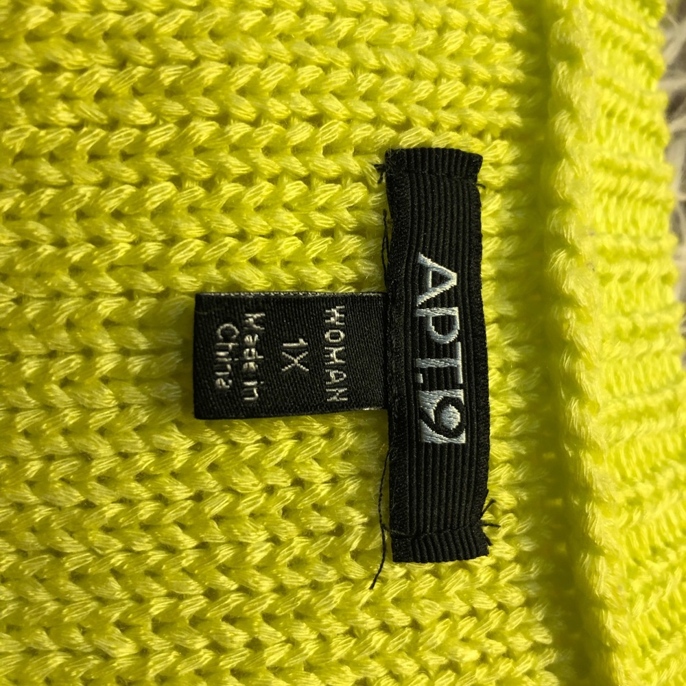 Euc Longsleeved Sweater By Apt. 9 - image 5